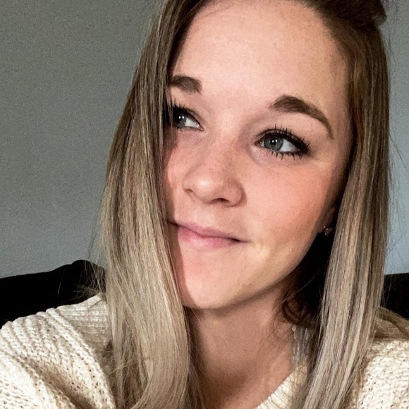 Meet your Posher, Sierra - Picture 1 of 1